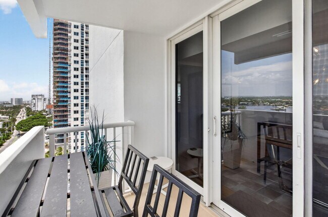 Building Photo - 1370 S Ocean Blvd
