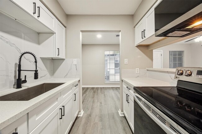 Building Photo - 910 7th Ave N