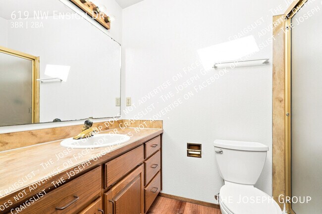 Building Photo - 619 NW Ensign Dr