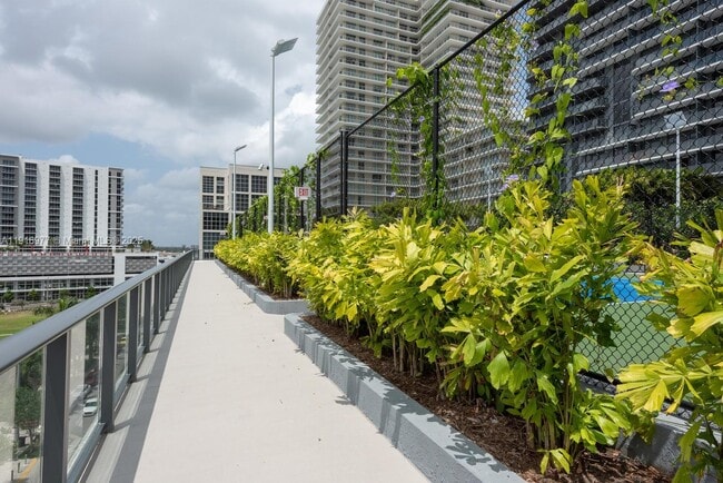 Building Photo - 121 NE 34th St