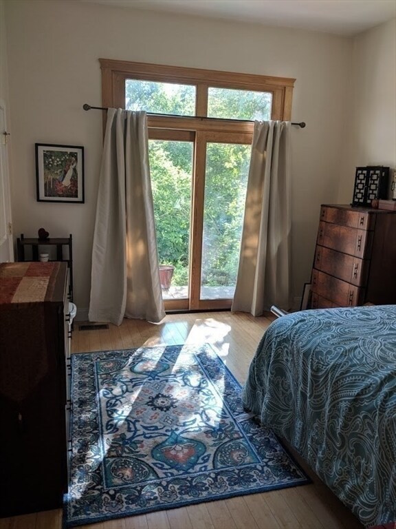 Building Photo - 136R Main St