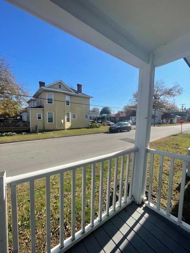 Building Photo - 126 Suffolk Ave