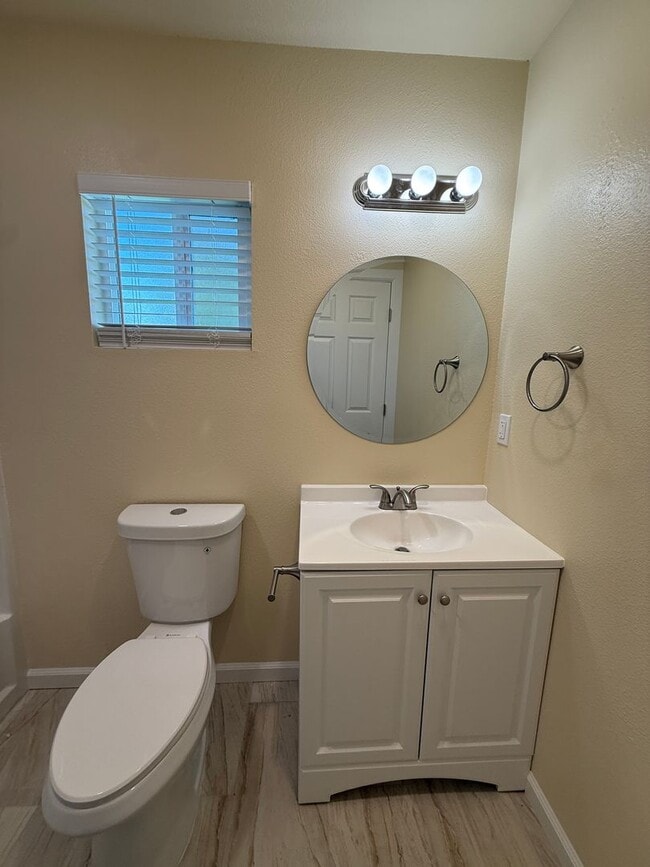 Building Photo - M12150