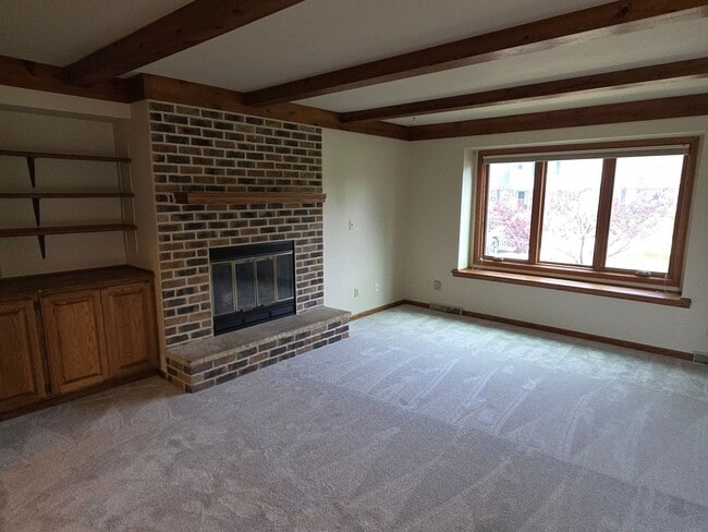 Building Photo - 4 bedroom home in Pleasant Prairie