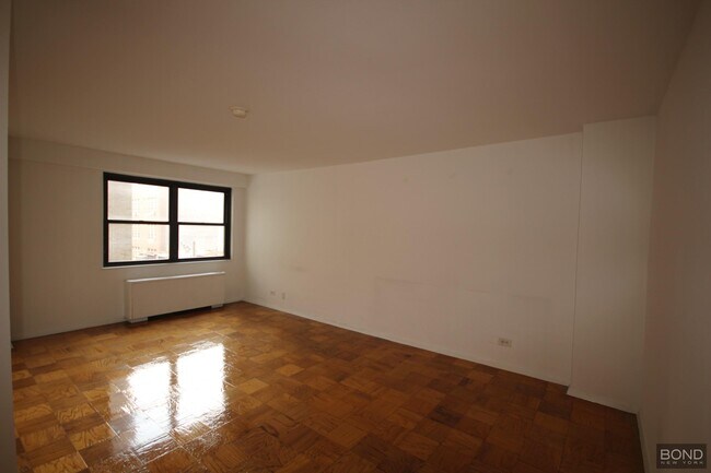 Primary Photo - 145 E 16th St