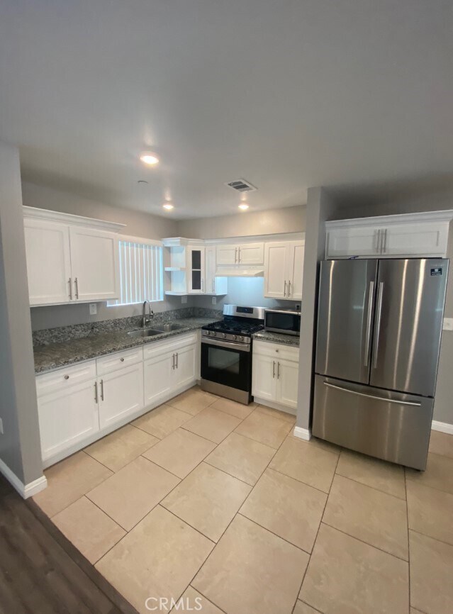 Building Photo - 2051 W Florence Ave