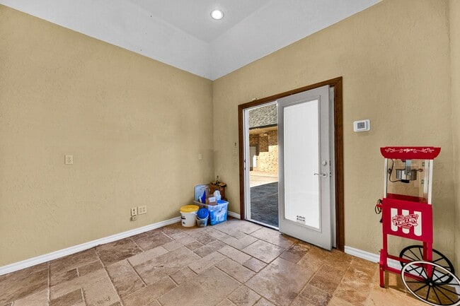 Building Photo - 404 NW 76th- Hot new listing!