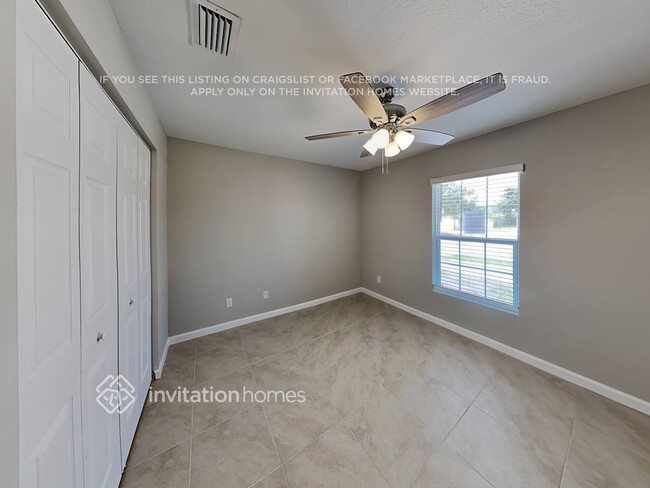Building Photo - 1762 SW Airoso Blvd