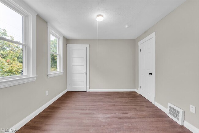 Building Photo - 3153 W 103rd St
