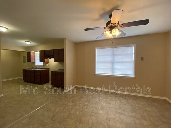 Building Photo - 3988 Oakshire St