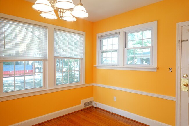 Building Photo - 800 Maplewood Ave