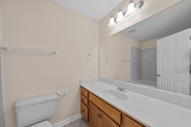 Building Photo - Large 2 Bedroom 2 1/2 Bath Dog Friendly Condo For Rent!