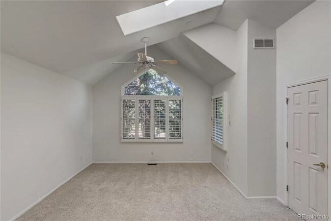 Building Photo - 552 Steele St