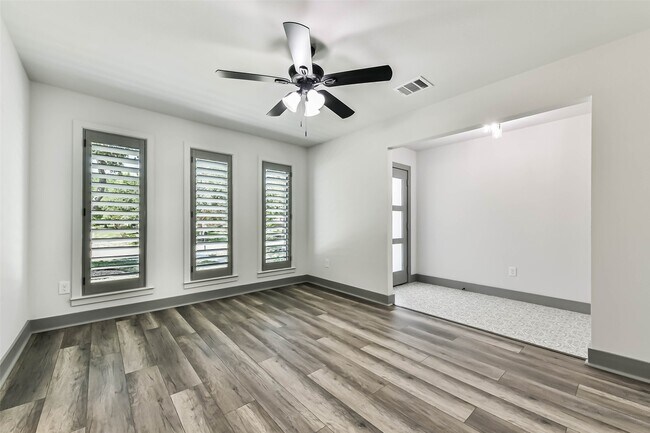 Building Photo - 4102 Honey Oaks Dr