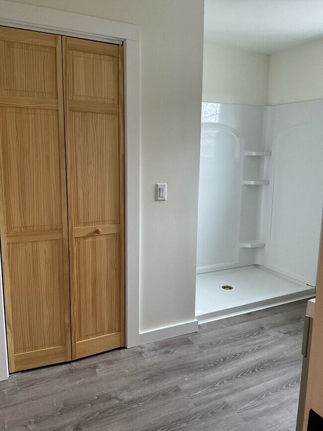 Building Photo - 90 Elm St