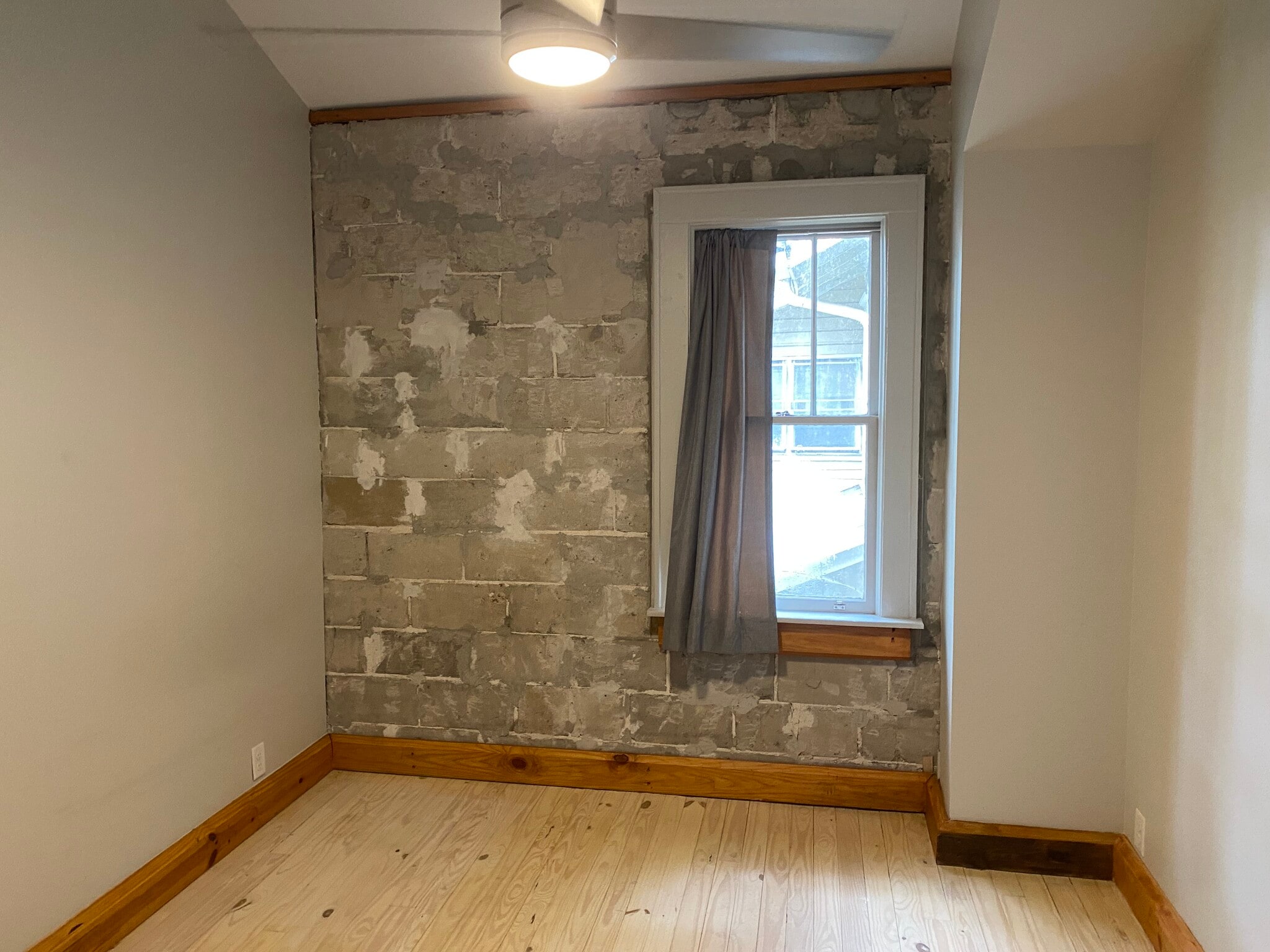 Building Photo - 406 Cathcart Ave