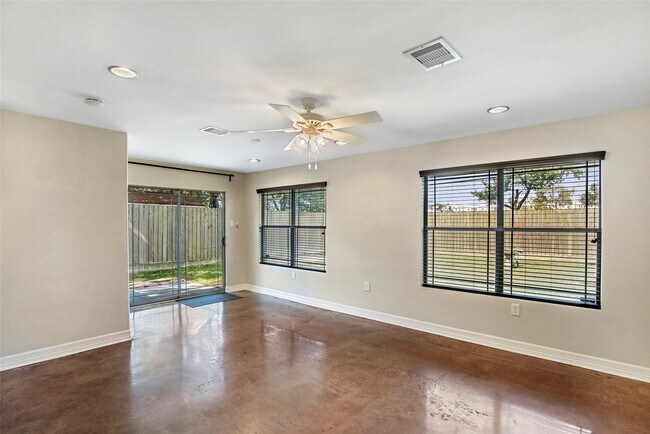 Building Photo - 2106 Stonecrest Dr