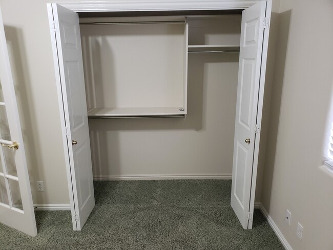 Building Photo - Bright Home with 2 Car Garage