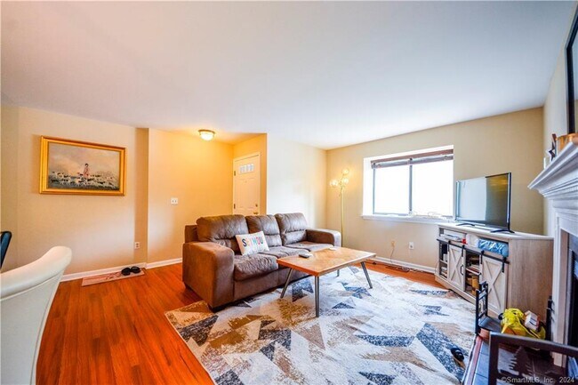 Building Photo - 115 Fillow St