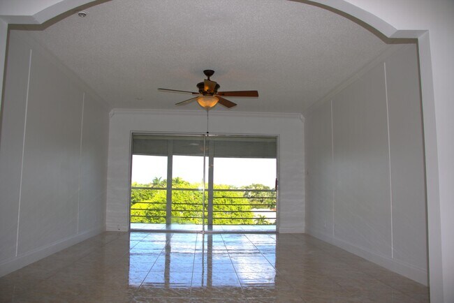 Building Photo - 300 Waterway Dr S