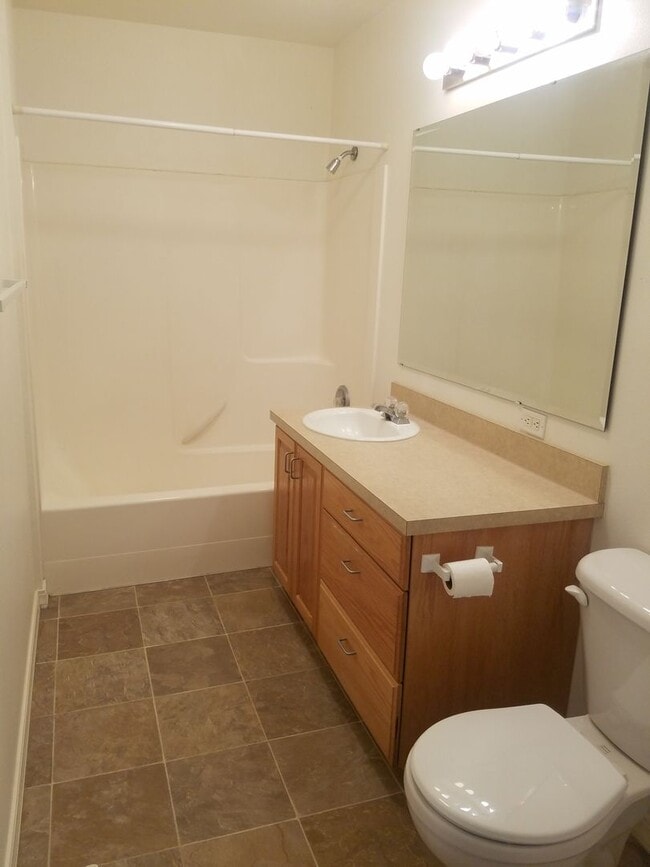 Building Photo - 2 Bedroom 1 Bath Rocky Mountain Townhome w/attached 1 car garage!