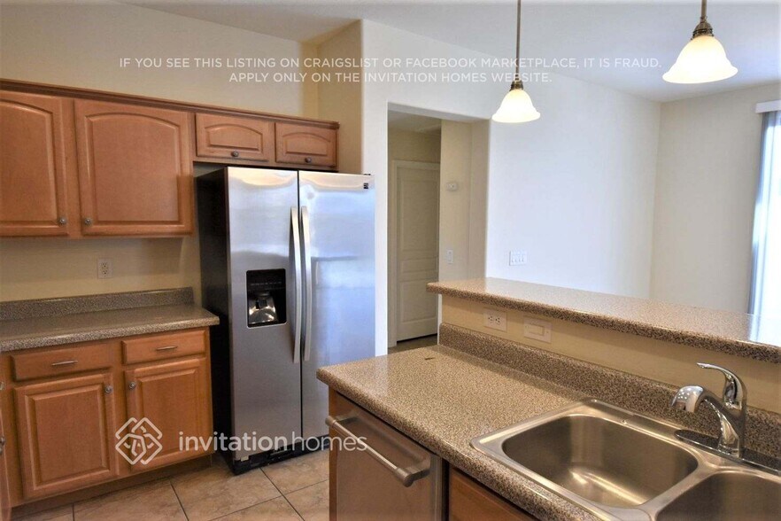 Building Photo - 15125 W Aster Dr