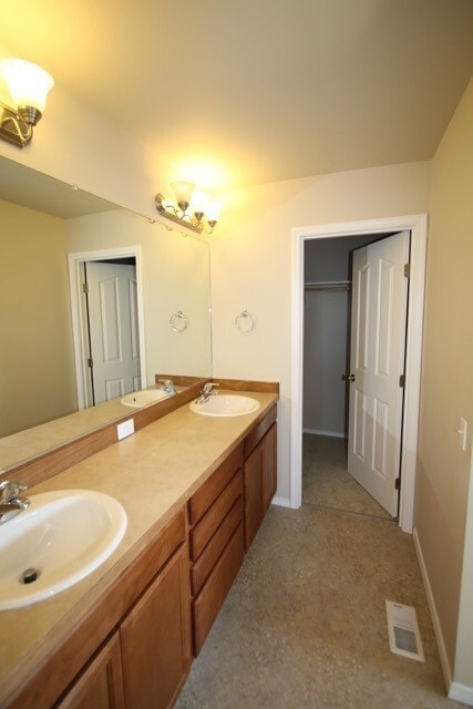 Building Photo - 3 Bedroom Townhouse near Midtown!