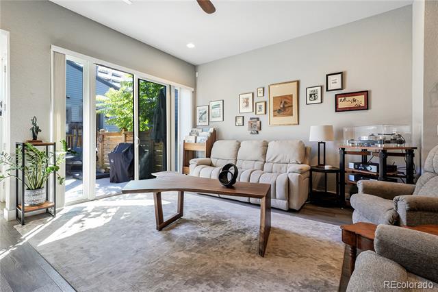 Building Photo - 1364 Vine St