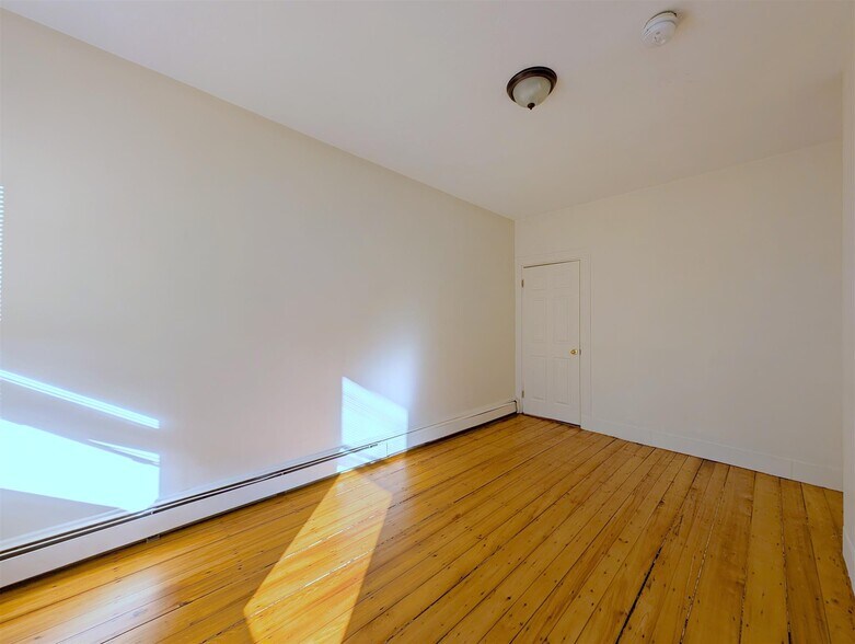 Building Photo - 61 Webster Ave