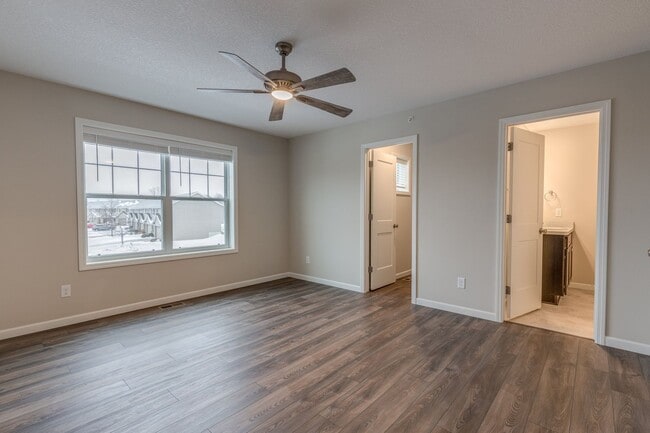 Building Photo - Newer Construction for RENT 3bd 3ba 2 car attached garage END UNIT available Jan 2026