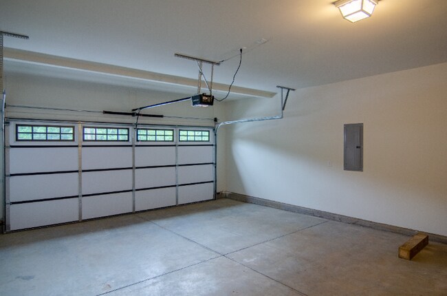 Building Photo - 2 Dansford Ln