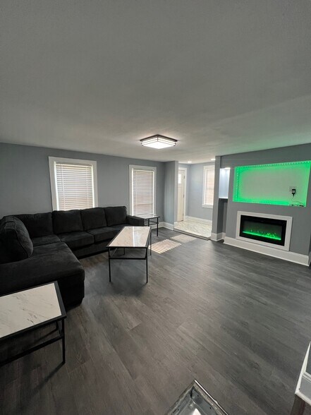 Building Photo - 205 Ashworth Pl