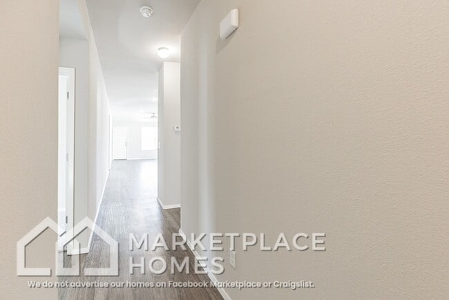 Building Photo - 981 E Starling St