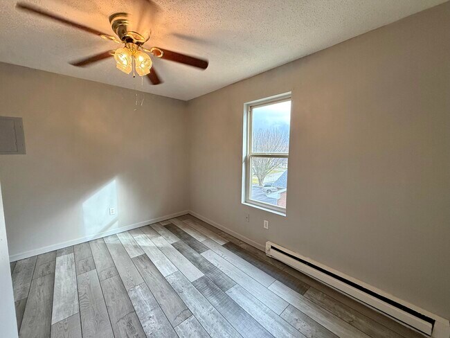 Building Photo - 307 N Maple St