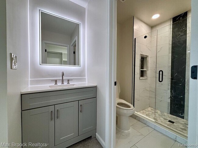 Building Photo - 5238 Brett Ct