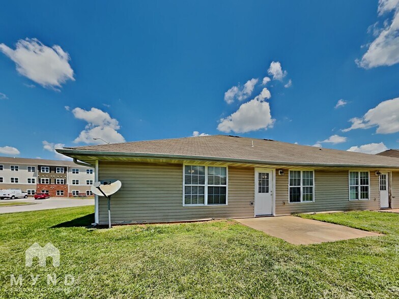 Building Photo - 2550 W Delmar