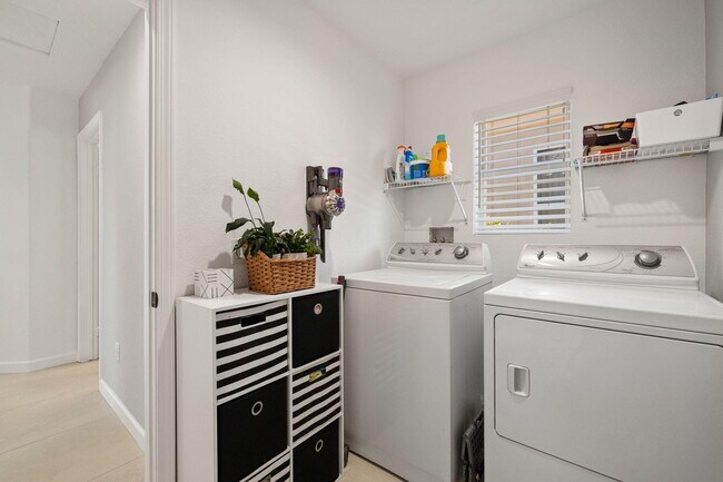 Building Photo - 44718 Alexandria Vale