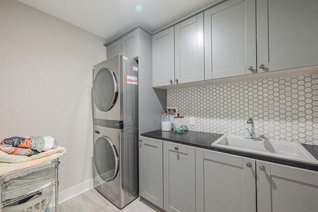 Building Photo - 8838 Eliot Dr