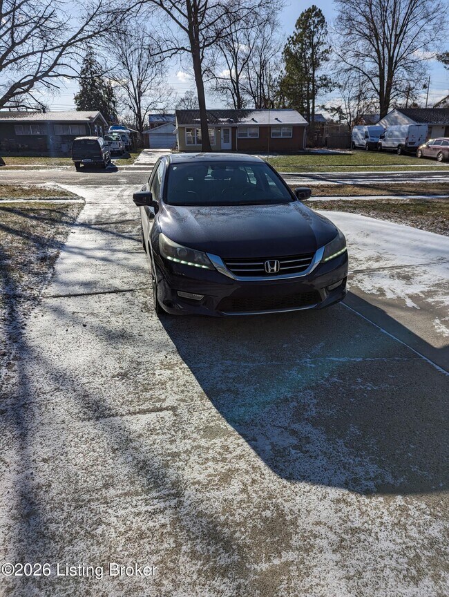 Building Photo - 1701 Brentmoor Ln