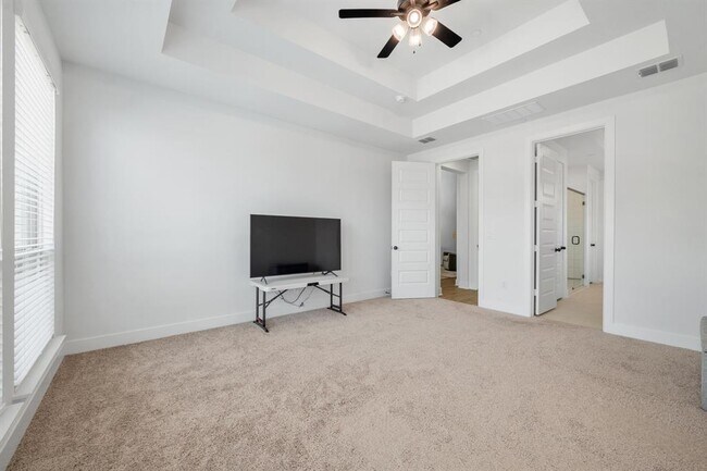 Building Photo - 6220 Hilltop Plateau Dr