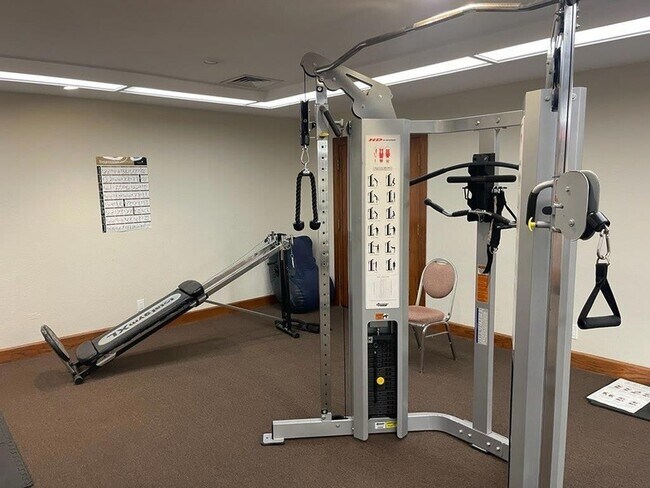 Building Photo - 7685 Northcross Dr