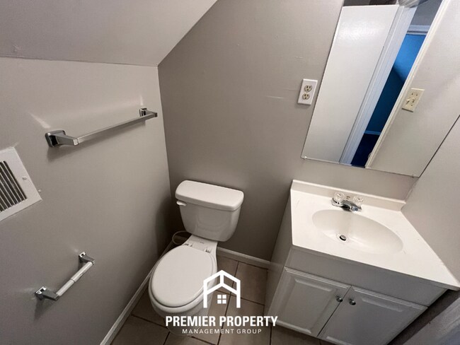 Building Photo - Spacious 4BR/2BA Home in Whitehaven | Hardwood Floors & 2-Car Garage