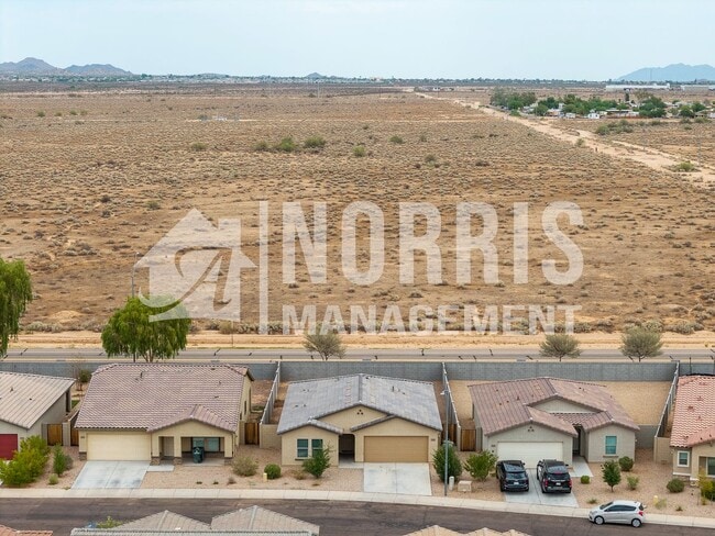 Building Photo - Beautiful Home, Perfect Location and Price