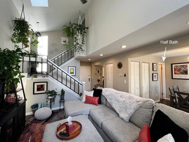 Building Photo - "Charming 2-Bed Townhouse Retreat on East Florida Ave with Spacious 1170 Sq Ft Layout!"