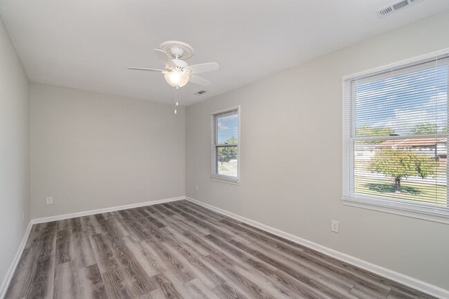 Building Photo - 311 E Montcastle Dr