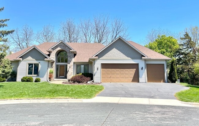 Building Photo - 640 S Park Ct