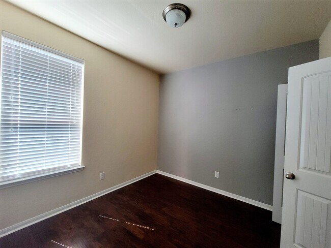 Building Photo - 9415 Harmony Lake Ln