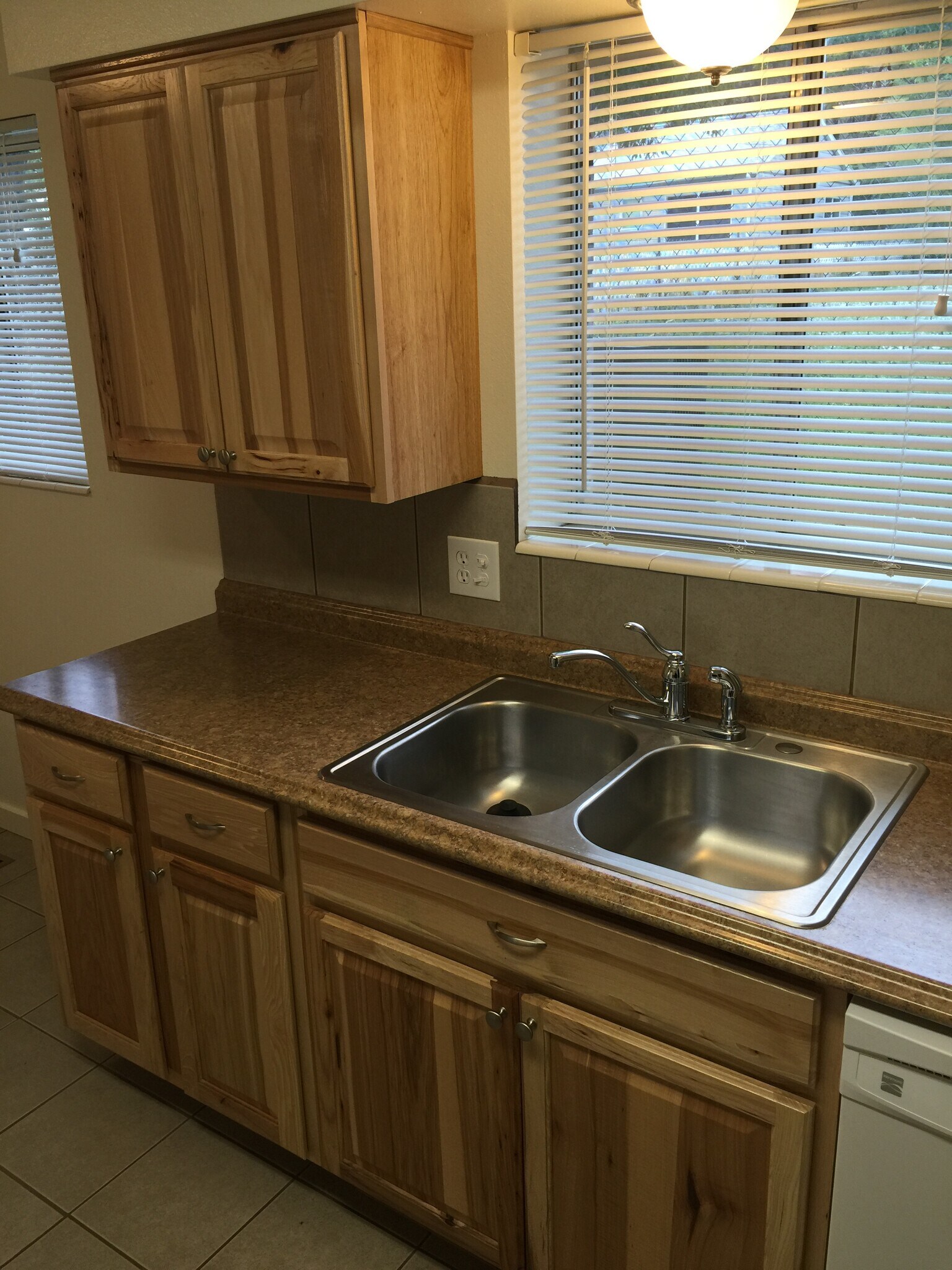 Building Photo - 632 N Main St