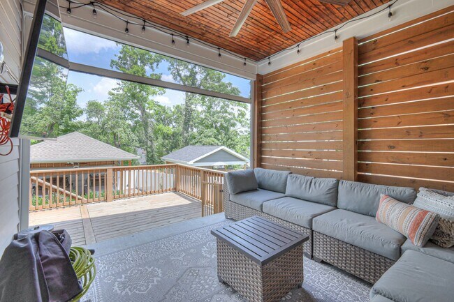 Building Photo - Luxurious 4BR Home Close to 12 South