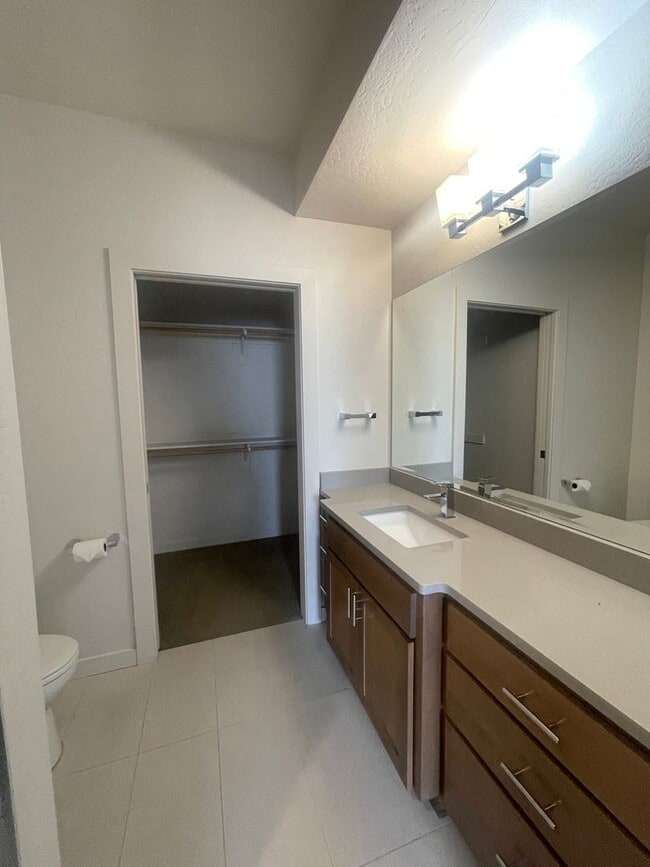 Building Photo - Newer & Beautiful 2bd/2bth condo in Ashland